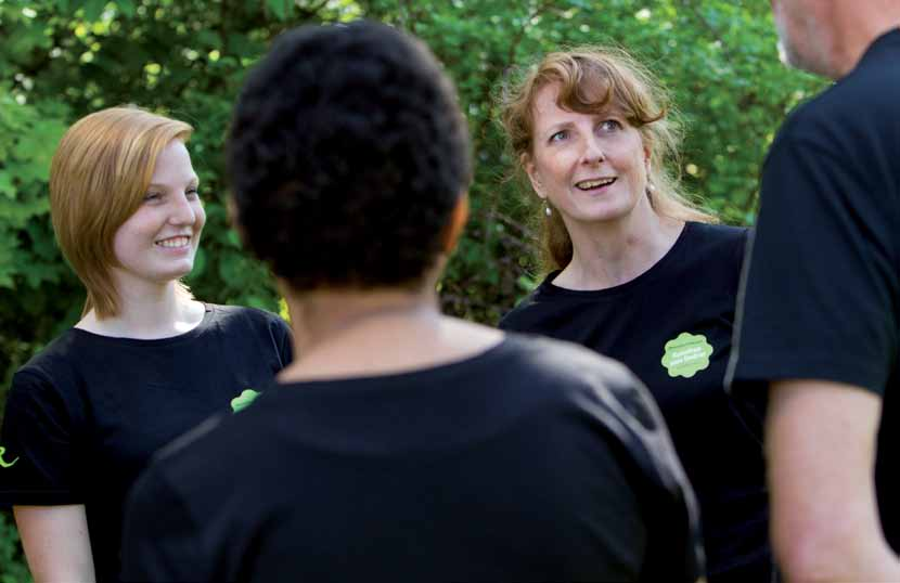 Innehåll. 4 Vision. Uppdrag. Värdegrund. Reumatikerförbundets vision, uppdrag 14 Mobilisera. Insamling till forskning och utdelning av forskningsmedel. Reumatikerförbundet 24 Styrelsen.