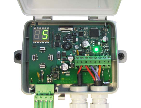 2.2 Slavenhet FDS-S Slavenheten FDS-S är en modul som styrs med dolda tryckknappar och som har en lysdiod. 1. Konstant grön: Enheten tar emot data och är i drift. Inget larm har identifierats. 2.