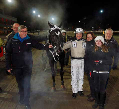 NYHETER 150107 Fin start på nya året 150113 Magnus och Enjoy Avenue höll undan I måndags var det säsongspremiär på Färjestadstravet.