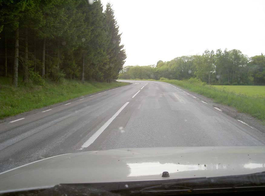 VTI meddelande 967 2004 Effekt på hastighet och sidoacceleration av läget hos rotationscentrum för