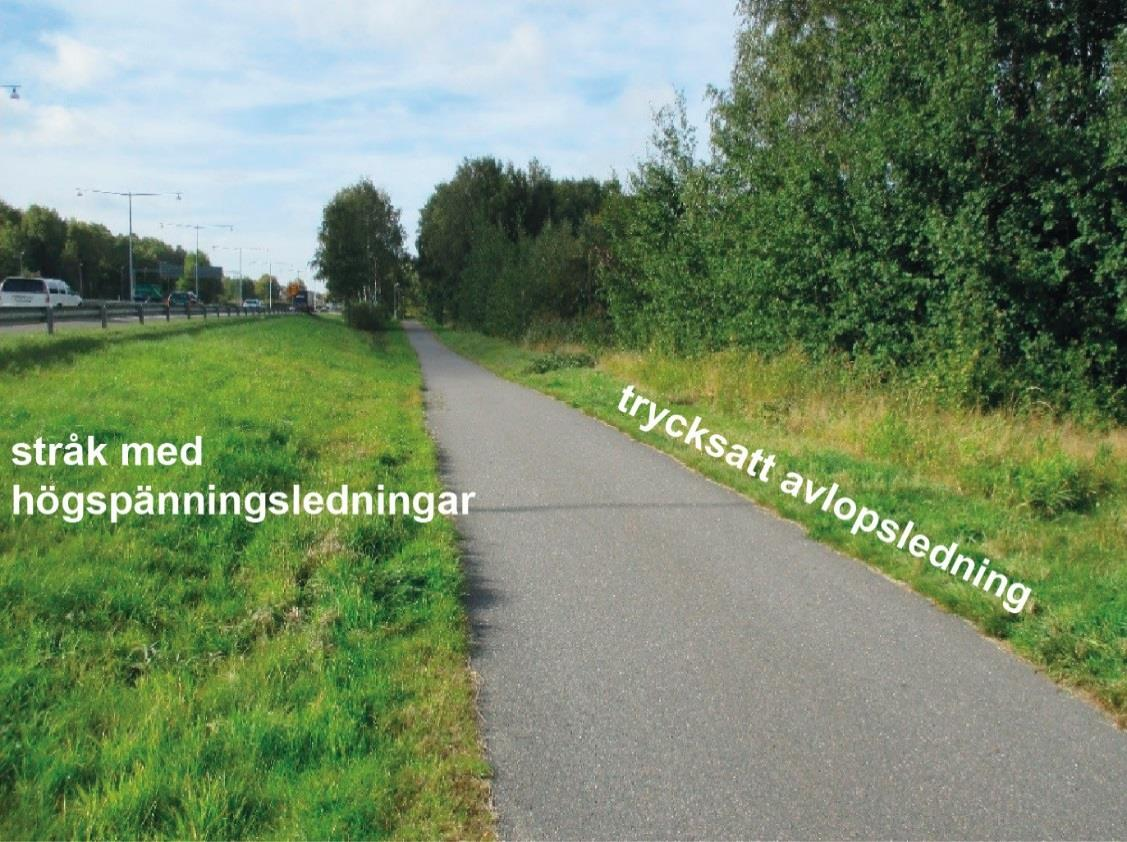 Figur 15 Befintlig gång- och cykelväg norr om E20 som får ny profil. Till vänster skymtar Säveån och till höger E20. 4.1.5. Omläggning av trycksatt spillvattenledning En ny trycksatt spillvattenledning (ø500 mm) läggs mellan vändplatsen Gamla Kronvägen och pumpstationen vid Finngösaravinen (se figur 16).