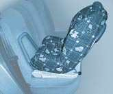 I framsätet skall barnstolen monteras i läget "ryggen mot vägen" för barn under 13 kg: med stolen maximalt framskjuten, så att skalet på barnstolen är i kontakt med eller så nära instrumentbrädan som
