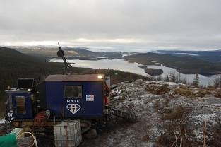 Senaste årets framsteg Nov/09 Nov/10 Mineraltillgångar (milj ton) 248 526 -Känd + indikerad 55 257 -Antagen 193 269 Nickelutbyte till slig 74.