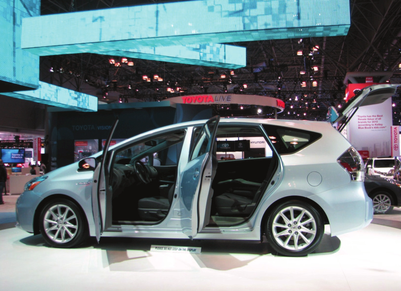 En renodlad elbil kommer 2012, i samarbete med Tesla. baserad på kompaktsuven RAV4. I år byggs 35 bilar.