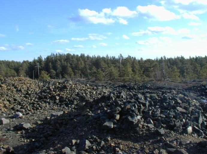 Gladhammars gruvor är en s.k. sulfidmalmsgruva. Berggrunden innehåller alltså stråk av metaller i förening med reducerat svavel, s.k. sulfidmineral.