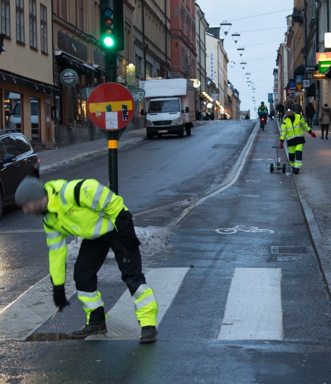 En annan studerad effekt av Safecote och andra sockerinblandningar, är att det hämmar kloridkorrosionen på kolfiber, stål, aluminium samt reducerar spjälkning av betong och skador på asfalt.