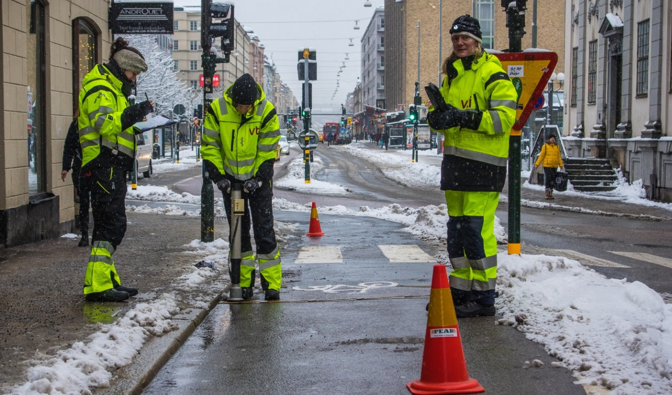 0 0,4 m Stopplinje 6,65 7,1 m Brunnslock - gas 8,05 8,95 m Brunnslock - Fjärrvärme 22,1 23,1 m Cykelsymbol 38 39 m Cykelsymbol 40 42,1 Korsande övergångsställe vita strecket/vägmarkering 47 50,8 m