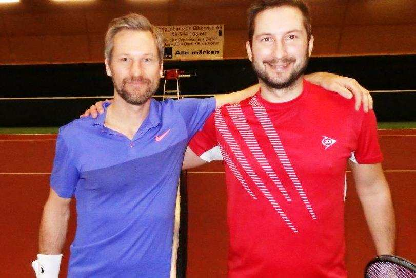 På banan intill väntade även Robert Wallerbert Brottkärrs TF till vänster och Patrik Evers Åkersberga TK till höger på att börja