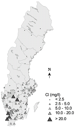 Figur 2 Cl (mg/l) 9. 8. 7. 6. 5. 4. 3. 2. 1..5 N. 2 4 km Figur 3 Figur 2 Kloridkoncentrationens medianvärde i markvattnet vid olika lokaler i Sverige under perioden oktober 2 till september 23.