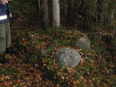 Raä 1590, Flottningsanläggning (Stenkista) Foto: Lars Backman Norrbottens museum Nbm accnr 2008:552:001 Utdrag ur beskrivning ur Riksantikvarieämbetets FMIS: Lämningstyp: Flottningsanläggning Typ: