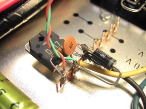 På bilden är samtliga komponenter ännu inte monterade. Det saknas bland annat en 4N35 optokopplare.