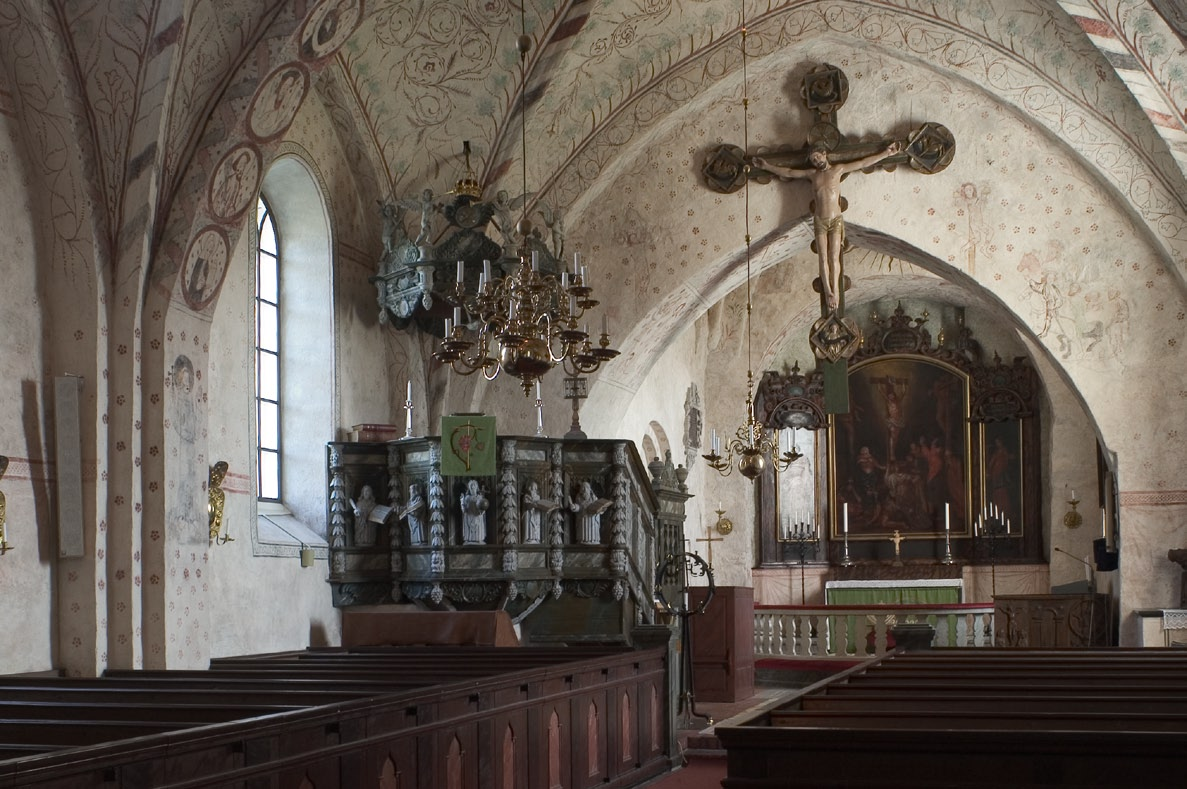 färentuna kyrka 7 Interiör mot koret i öster. kans västra del täckts med gipsat trätak, tillkommet under 1700-talets början.