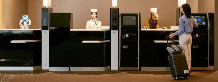 Ett dygn på framtidens hotell 15:00 Checka in och välj rum via mobilen. Öppna rummet med fingeravtryck. 17:00 Delta i en konferens som gästas av ett tredimensionellt hologram.