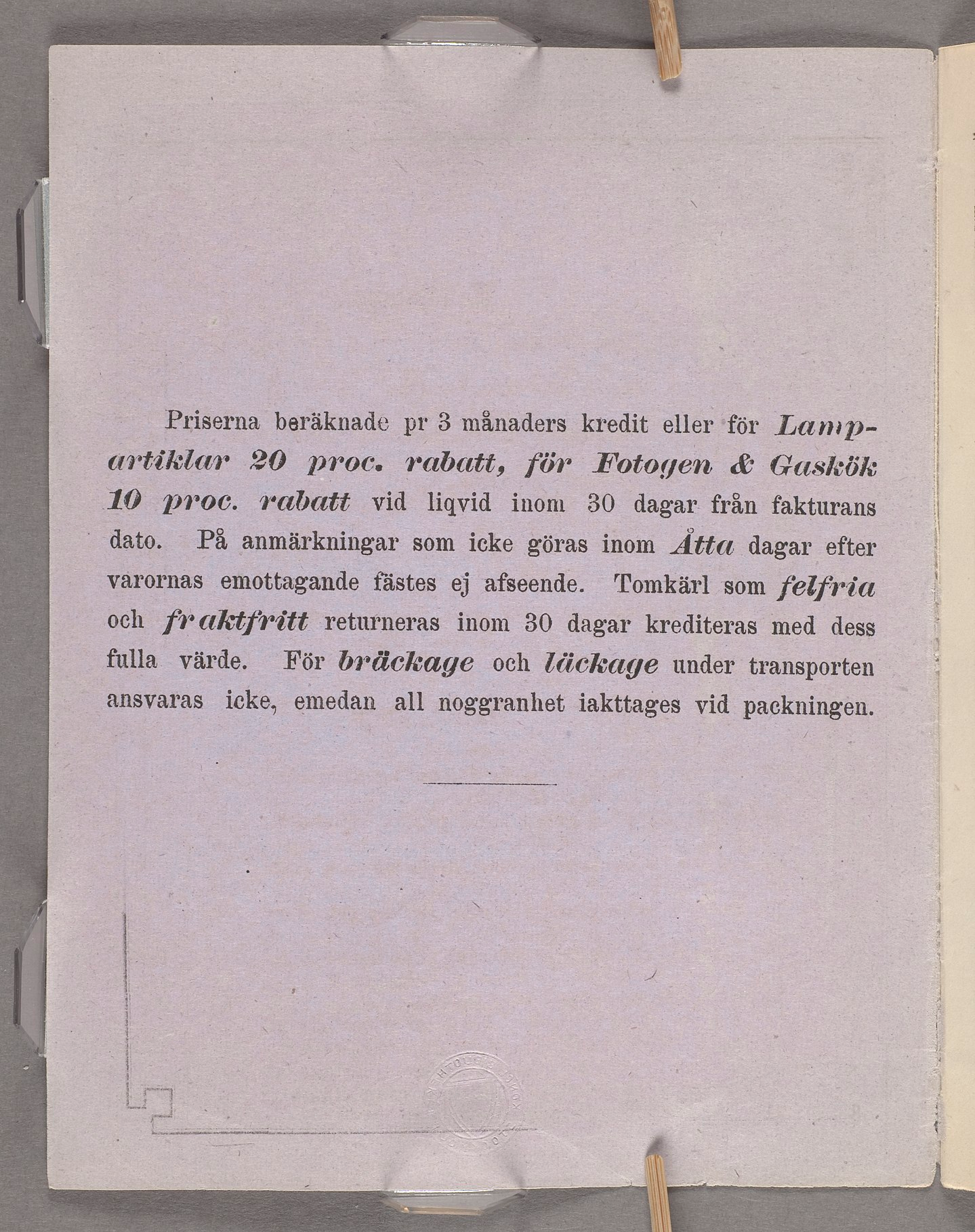 Prserna beräknade pr 3 månaders kredt eller *för Lampartklaø* 20 prov. rabatt, för Fotøyen då: Gaslcök.0 prao. rabatt vd lqvd nom 30 dagar» från fakturans dato. På anmärknngar som cke göras nom Åtta.