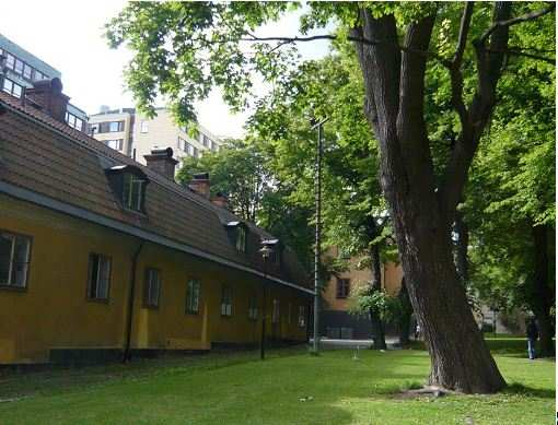 20 (31) Dp 2010-18583-54 Frågan om stadssiluetten aktualiseras av byggnadens höjd och läget intill Klara kyrka, ett av Stockholms viktigaste blickfång när staden betraktas från