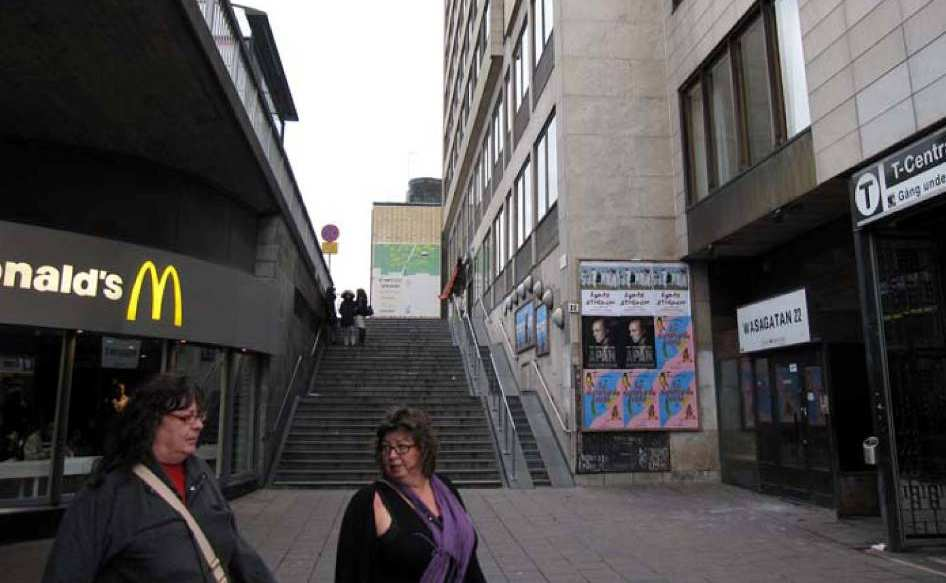 5 (31) Dp 2010-18583-54 gatan, och längs Klarabergsgatan västerut finns ytterligare åtkomst till det nationella och regionala kollektivtrafiksystemet i form av tåg och buss.