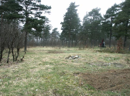På fornlämningen RAÄ 402 inom fastigheten Vicka 1:19, ett område tidigare använt för en sommarstugeby, har Riksantikvarieämbetet UV Väst i Mölndal utfört en arkeologisk förundersökning.