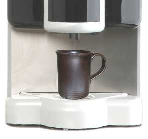 5. DRIFT; Bryggning av kaffe mm. i kopp Empire Hot 2. Bryggning av kaffe i kopp, Choklad mm. 1. Placera en kopp i centrum på kopphyllan. 2. Styrkan på drycken är standardinställd.