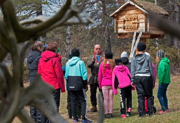 Samiska omfamnas inom skola och omsorg Lycksele visar framfötterna när det gäller samisk integrering i skolan. En satsning som innebär att kommunen nu har en samisk förstelärare.