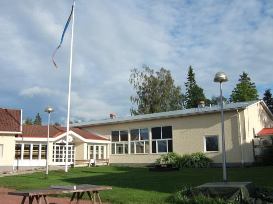 Daghemmet Björkdungen har en avdelning för 3-6 år och en för 1-2 år. I Näfsby skola ges kommunens grundutbildning för åk 1-6.