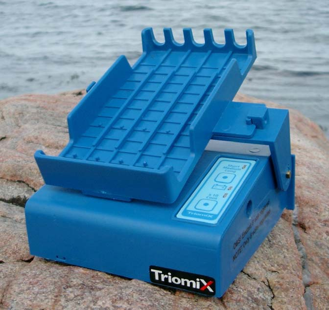 Uppackning Rörhållare Bygel Tag ur TriomiX ur kartongen och kontrollera att följande finns: Vagga Rörhållare Bygel Batterieliminator