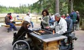 Inventeringsrapport Aspens naturstig 13 RASTMÖJLIGHETER Bänkar och grillplatser längs naturstigen Det finns gott om bänkar i Hågelbyparken, men för få längs med själva naturstigen.