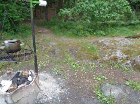 Det bör även finnas bänkar i anslutning till målpunkter, t.ex. vid informationspunkterna. Markera gärna ut på kartan i foldern var bänkar finns.