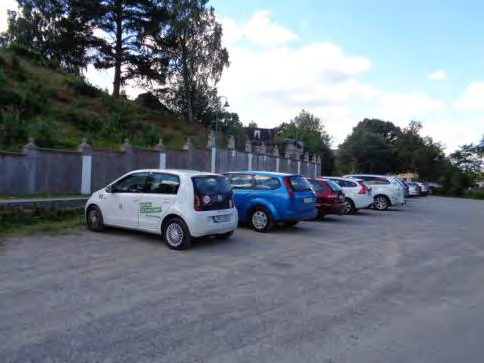 Förse gärna parkeringen strax norr om Café Anna Giertz med anpassad parkering (bild 2).