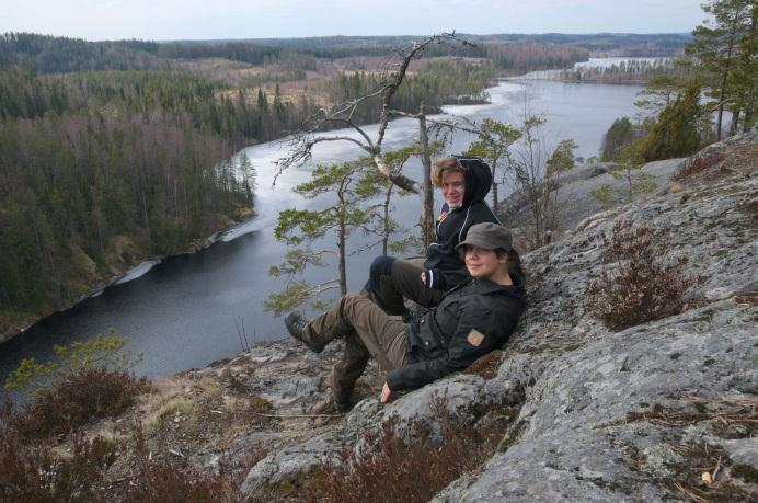 Idag gick vi en promenad upp på ett fint berg med utsikt, där gjorde vi