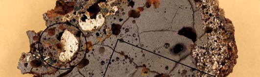 Mestadels domineras slaggen av grova olivinlameller, eller kortprismatiska olivinkristaller. Wüstit och en glasfas förekommer också tämligen rikligt (Fig. 11).