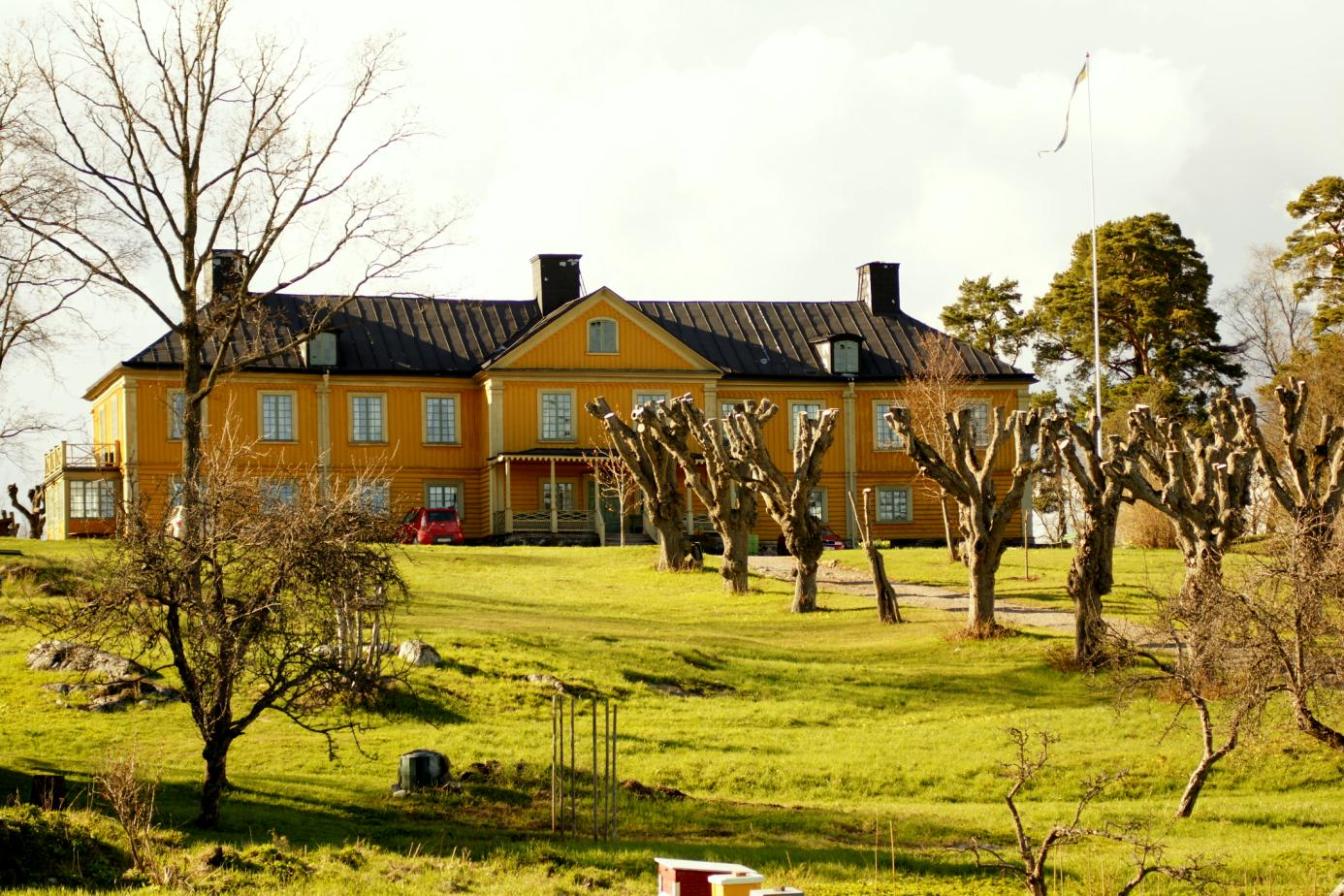 Figur 4 - Boo gårds huvudbyggnad. Foto: Olof Minati (2010) Det är först vid 1800-talets mitt som förändringar börjar ske.