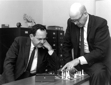 Problemlösning som informationsprocessande Logical Theorist (1956) Newell & Simon Problemlösning som informationsprocessande Problemlösning involverar sökning (Newell & Simon) - överväga alternativa