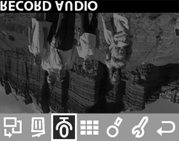 Menyalternativ Format Memory (formatera minnet) eller Format Card (formatera kort) Undelete (ångra radera) Exit (avsluta) Beskrivning Spela in ljudklipp Raderar alla bilder och filer från