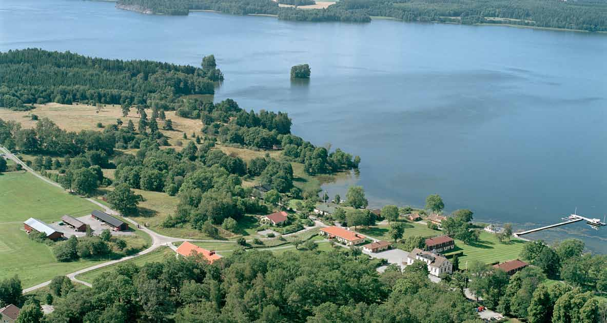 K R Ä G G A B R U K E T O C H S M E D J A N FÖRORD Föreliggande gestaltningsprogram tillhör detaljplan för Krägga 1:213 och 1:219, Bruket och Smedjan, Håbo kommun, upprättad