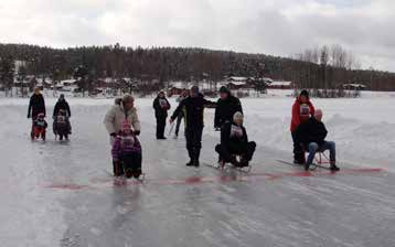 Under dagen arrangeras utöver spark även fisketävling. Prova på skoteråkning mm. Vi säljer korv o fika på plats. Kom och njut av Liljan i vinterskrud.