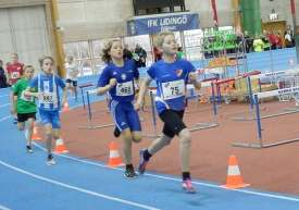 Både Lucas och Victor Törnström provade den för dem ovana sträckan 800m där de ställdes mot ett år äldre pojkar.