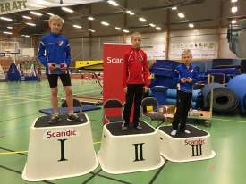 James de Champs tog kanske sin första friidrottsmedalj (förutom Danderyds-OS) när han blev tvåa på 60m på fina 9,52.