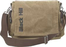 5221 Barnryggsäck Ryggsäck i 600D polyester. Huvudfack + extrafack med två-vägs blixtlås. Vadderade axel-remmar. Format: 25 x 30 x 13 cm.