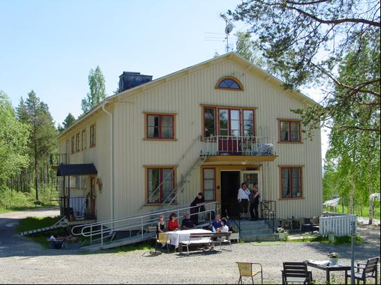 F.d. ålderdomshemmet i Harads byggnadsminne 2003 Innan 1918 års fattigvårdslag ålade kommunerna att öppna ålderdomshem med viss standard, var de fattiga och ensamma hänvisade till en bristfällig