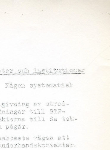 ställa material t i l l förfogande och ge råd om