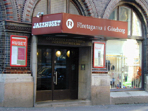 Förklaring till loggarnas placering: Grön punkt är logger vid Jazzhuset, bebyggt område. (Figur 2). Blå punkt är logger under Bazarbron, bredvid Vallgraven (Figur 3).