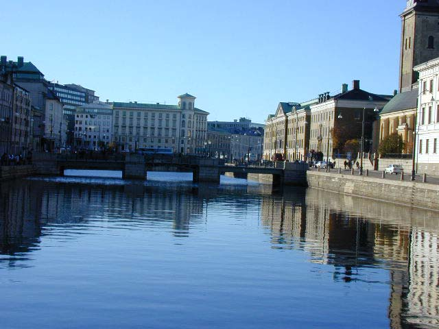 Figur 8: Fotot visar Hamnkanalen där temperaturmätningar har ägt rum. Figure 8: Photo of Hamnkanalen where temperature measurements has taken place.