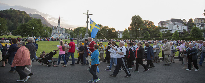 Församlingens pilgrimsresa till Lourdes 14-18 juni 2015. Den 14 juni gick planet till Frankrike med 36 förväntansfulla församlingsmedlemmar från S:t Botvid.