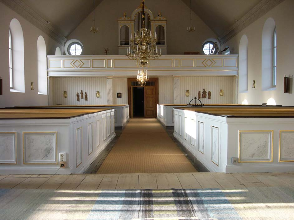 K G M Bergholtz i Stockholm och lillklockan är gjuten 1738 av Magnus Hultman i Norrköping.