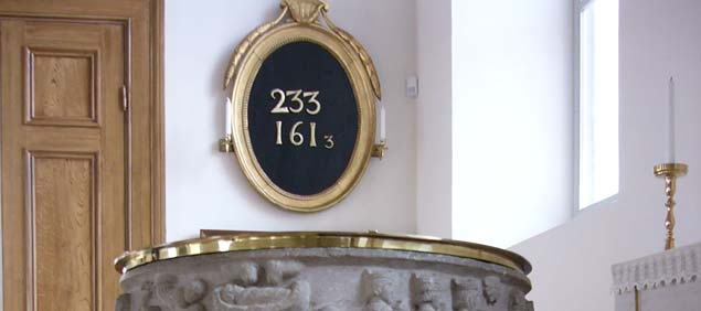 Sammanfattning Kyrkan utgör, såväl exteriört som interiört, ett mycket välbevarat exempel på den