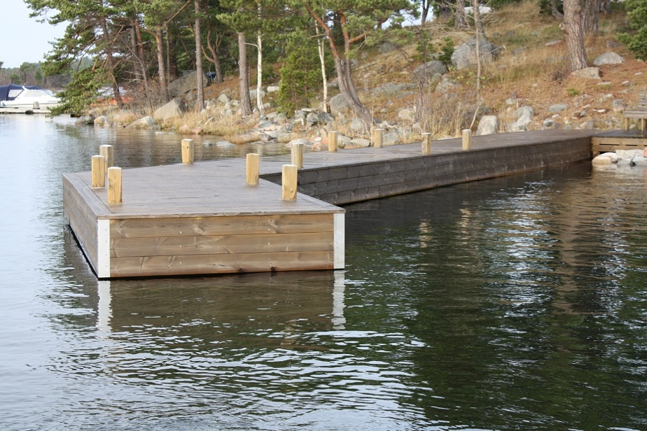 Ett annat alternativ är där man genom en miljövänlig process kiselmodifierar träets fibrer och på så vis skapar en fysisk barriär mot både röta och även eld.