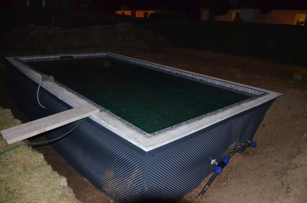 15. Återfyllning runt poolen. 16. Allmänna riktlinjer. Återfyllning av massor runt poolen kan först påbörjas efter betongens brinntid som är c:a 3-4 veckor.