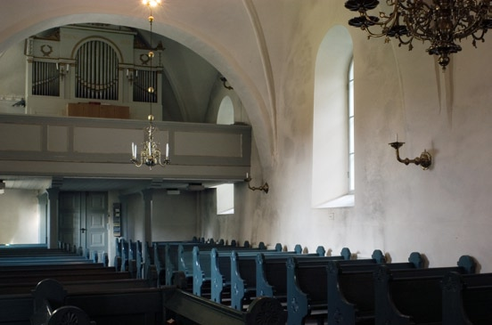 skå kyrka 7 Övriga inventarier Kyrkans enda återstående föremål från medeltiden utgörs av ett skadat triumfkrucifix av ek från 1400-talets andra hälft, upphängt i sakristian.