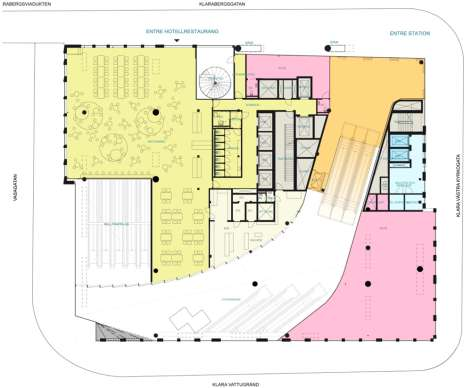 Stationsrummet utgör ett offentligt stråk genom byggnaden mellan Vasagatan och Klarabergsgatan.