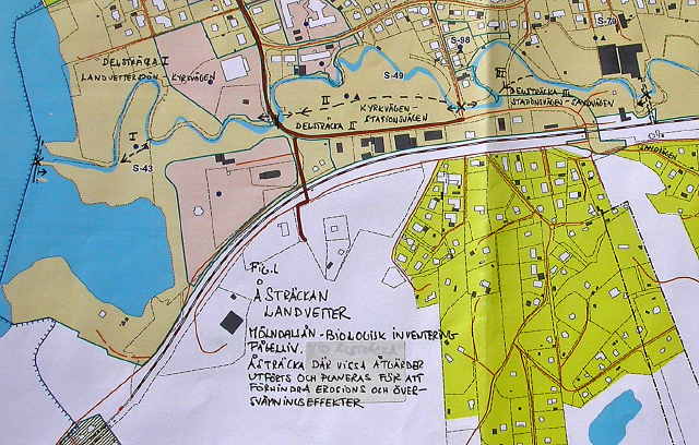 4 Fig 1. Mölndalsån i Landvetter, en inventeringsdel där åtgärder mot översvämning planeras. 4. Landvettersträckan 4.1. Landvetter - delsträcka I I den nedre delen (delsträcka I) omges ån av olikåldrig lövskog med i huvudsak klibbal och björk samt enstaka träd av hägg, rönn och sälg (se fig 2).